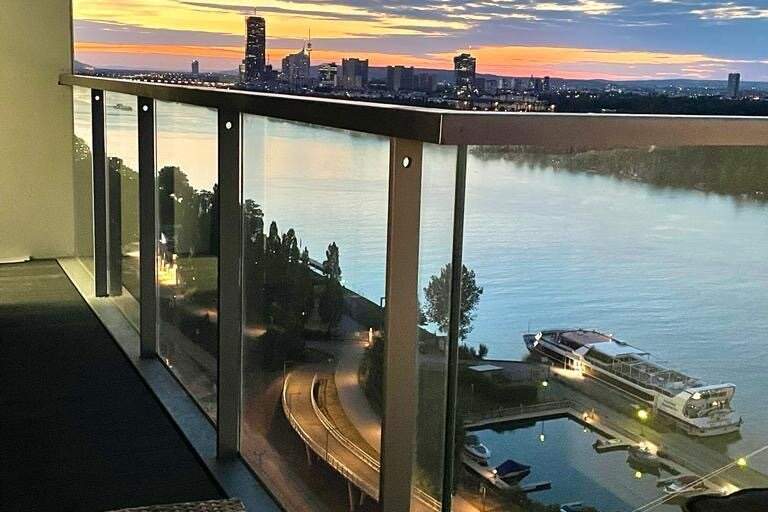 ✨ Exklusive Marina Tower | Hochgeschoss 3-Zimmer Wohnung mit direktem Donau-Blick | Voll möbliert | Befristet vermietet bis 30.09.2026 | Top Investment oder Eigennutzung +++, Wohnung-kauf, 850.000,€, 1020 Wien 2., Leopoldstadt