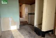 Begehrte Stadtwohnung (sanierungsbedürftig) im traumhaften Gründerzeithaus - Einkaufsmeile "Mariahilfer Straße" ums Eck - U-Bahn U3