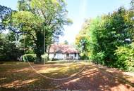 Einfamilienhaus in zentraler Bestlage mit Tennisplatz auf parkähnlichem Grund!