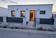 Hochmodernes Seehaus, Bungalow, 3 Zimmer, mit Garten und Terrasse, nur 4 Gehminuten vom Neufelder See entfernt