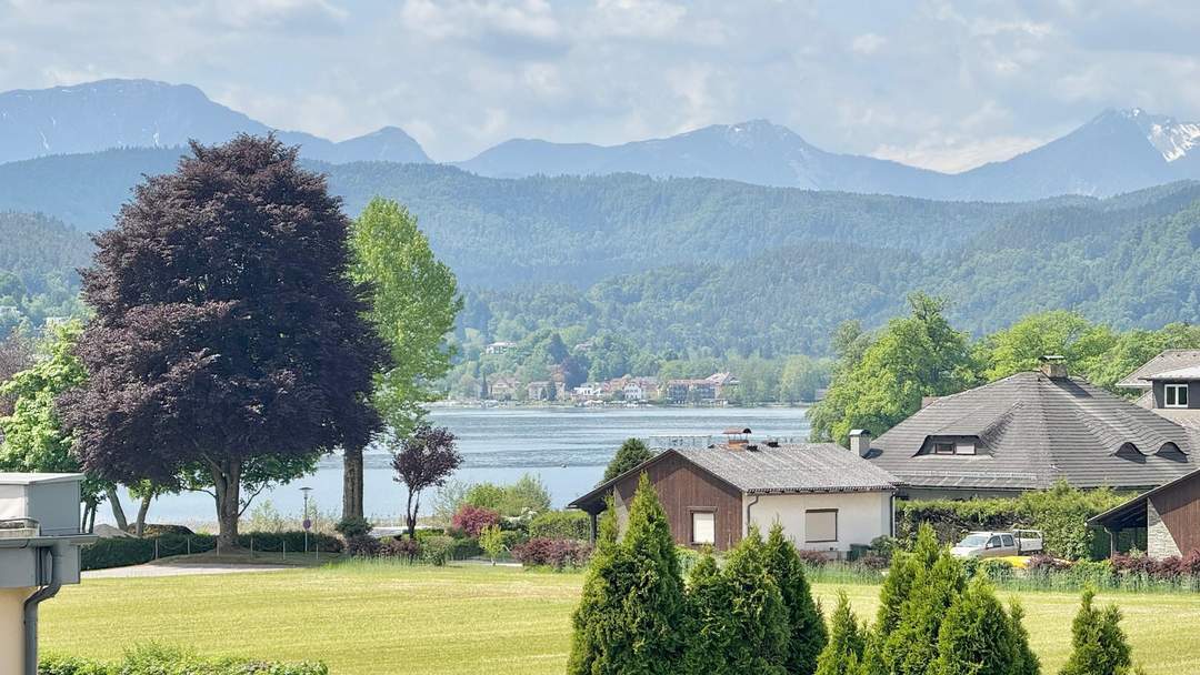 *SEENAH* gepflegte und geräumige 3-ZI-Dachgeschosswohnung mit Carport