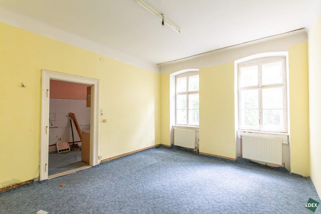 Sanierungsbedürftige 1-Zimmer-Altbauwohnung mit Entwicklungspotenzial