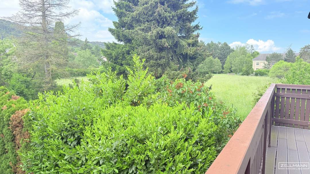 Hausgefühl auf zwei Ebenen – großzügige Gartenresidenz mit flexiblem Wohn- und Arbeitsbereich, XXL-Garage & neuer Luftwärmepumpe | ZELLMANN IMMOBILIEN
