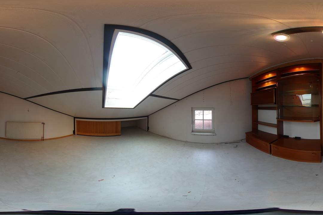 Großzügige Liegenschaft | attraktives Einfamilienhaus mit Galerie|1.706 m² Grundstück | 2 Garagen!