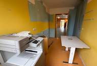 Projekt auf hervorragender Basis möglich - ehemaliger Kindergarten mit Garten erwerbbar!