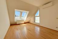 Helle Dachgeschosswohnung mit 3 Schlafzimmern, Kamin & Dachterrasse