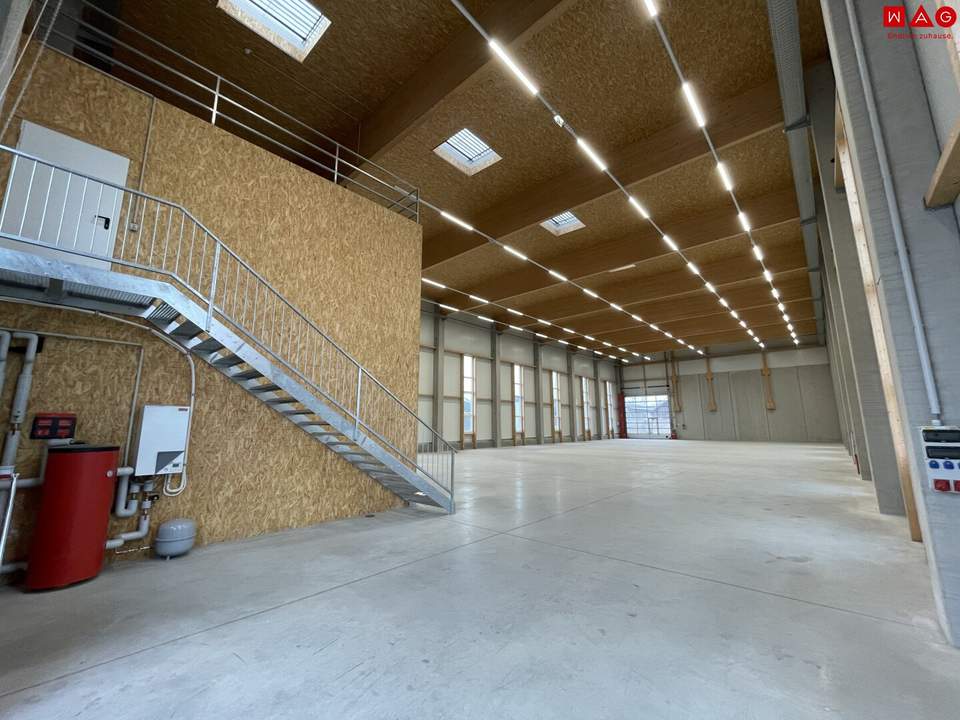 LAGERHALLE (BJ 2022) mit integrieter Bürofläche in logistisch perfekter Linzer Zentralraumlage - (hochregaltaugliche) Innenhöhe 9 m - staufreie Verkehrsanbindung - max. Flexibilität dank moderner Bauweise!