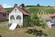 Modernes und neuwertiges Wohnhaus mit Eck- Terrasse und Vollkeller samt weiterem Uralt- Kellerstöckl mit Zu und Umbaugenehmigung