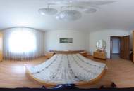 Solides Einfamilienhaus in Halbturn- Wohnen am Schlosspark