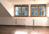 Ankommen und wohlfühlen: Stilvolle Dachgeschosswohnung mit Parkplatz