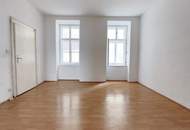 2-Zimmer-Altbauwohnung mit Sanierungspotenzial in Toplage der Josefstadt