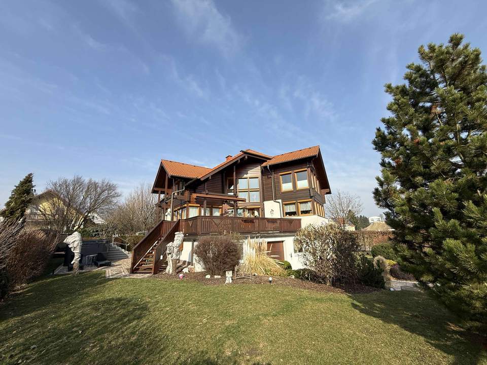 Architektur-Juwel in Logenplatz-Sonne: Einzigartige Landhaus-Villa mit Pool-Oase &amp; 424 qm Nutzfläche