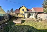 Wohnhaus mit starkem Sanierungsbedarf in ruhiger Lage!