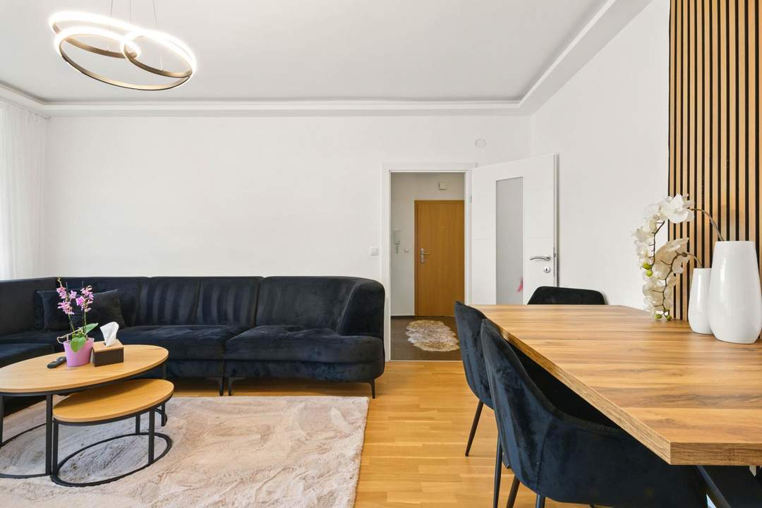 PERFEKT RENOVIERTE WOHNUNG MIT LOGGIA IM ZENTRUM VON HOLLABRUNN!