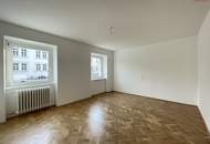 Mitten im Zentrum leben: Stilvoll sanierte 3-Zimmer-Erdgeschoßwohnung - ideal für Familien mit Vorliebe für das Stadtleben, mit Homeoffice-Möglichkeiten