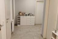 Gartenfreude trifft Wohnkomfort: seltene Gelegenheit in begehrter Lage! Gepflegte 3-Zimmer Neubauwohnung im Erdgeschoss mit freundlicher Terrasse und Eigengarten bietet alles was das Herz begehrt!