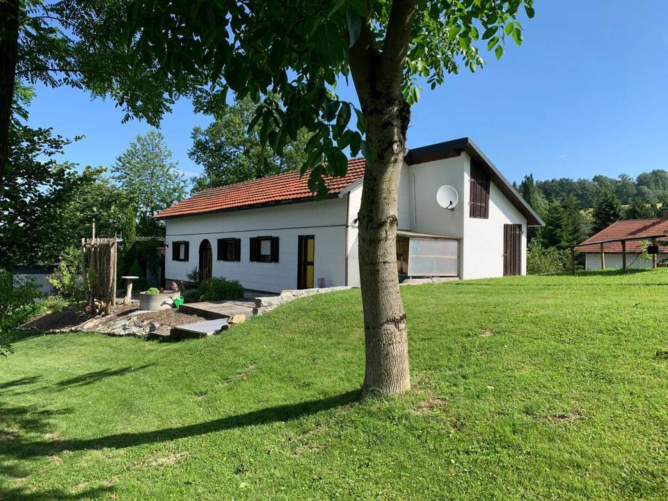 Entzückendes Häuschen mit großzügigem Garten in idyllischer und sonniger Dorfrandlage