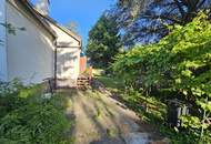 SANIERT: Kleinhaus mit Dachboden auf großem Grundstück in ruhiger Gegend