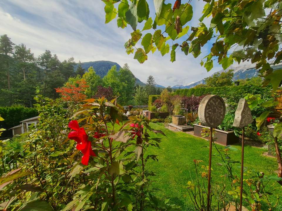 Obsteig: Idyllisches Reihenhaus in sonniger Traumlage mit Garten und gemeinschaftlichem Badeteich!