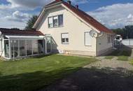 Villa mit Wintergarten und Nebengebäude