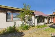 Sanierungsbedürftiges Haus mit riesigem Grundstück und Nebengebäuden