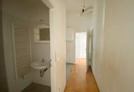 SONNIG und RUHIG! ALTBAU-WOHNUNG zu SANIEREN