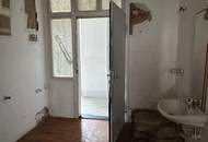 Klein, fein und zentral – Einraumwohnung im sanierten Gründerzeithaus Sanierungsbedürftig