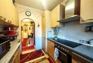 Farbenfrohe 2-Zimmer-Wohnung mit Loggia