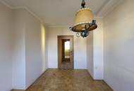 Entzückendes Haus, ebener Garten und viel Potential!