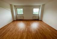 Helle 2‑Zimmer‑Wohnung mit Einbauküche, Parkplatz & Keller