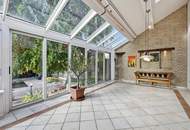 Imposante Landhausstil-Liegenschaft eingebettet in einem idyllischen Gartenparadies mit Schwimmteich und Grünbestand