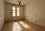 Charmante 2-Zimmer-Altbauwohnung mit Potenzial in zentraler Ruhelage