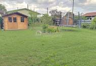 Keines Haus mit großem Garten - Nur einen Steinwurf vom Wasser entfernt