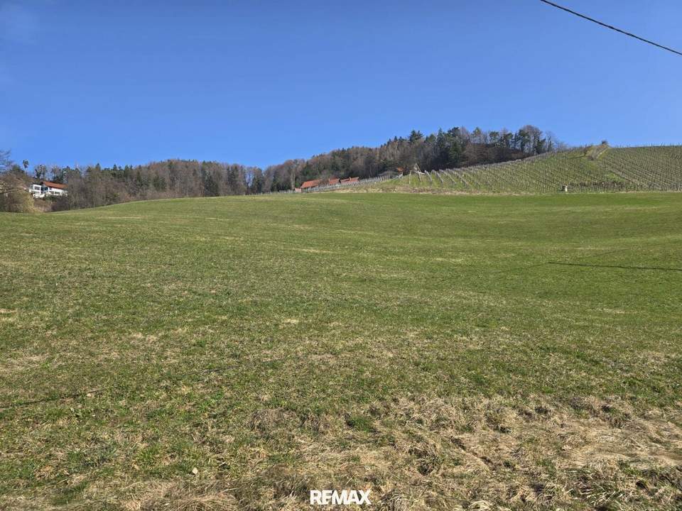 Grundstück mit Nebengebäude und Altbestand in Fötschach