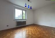 Teilsanierte 3-Zimmer-Wohnung im 1. Obergeschoss mit großzügiger Loggia