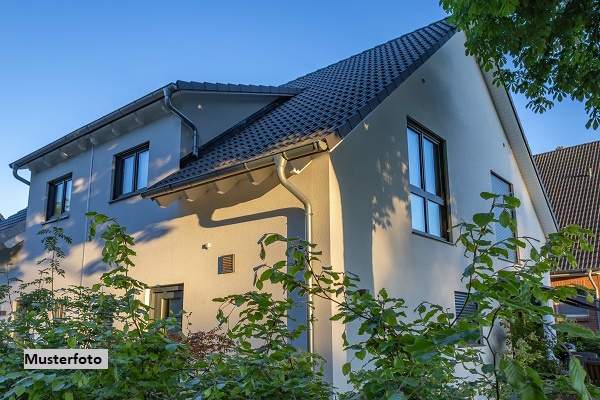 Einfamilienhaus mit Garage