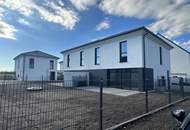 Energieeffiziente Doppelhaushälfte inkl. Photovoltaikanlage und Luftwärmepumpe – Haus links