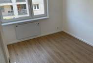 Ruhig; Hell; Saniert; 2-Zimmer + Küche nähe U-Bahn
