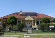 Repräsentatives Einfamilienhaus mit großen Garten, Naturpool, Wellnessbereich & autarker Energieversorgung