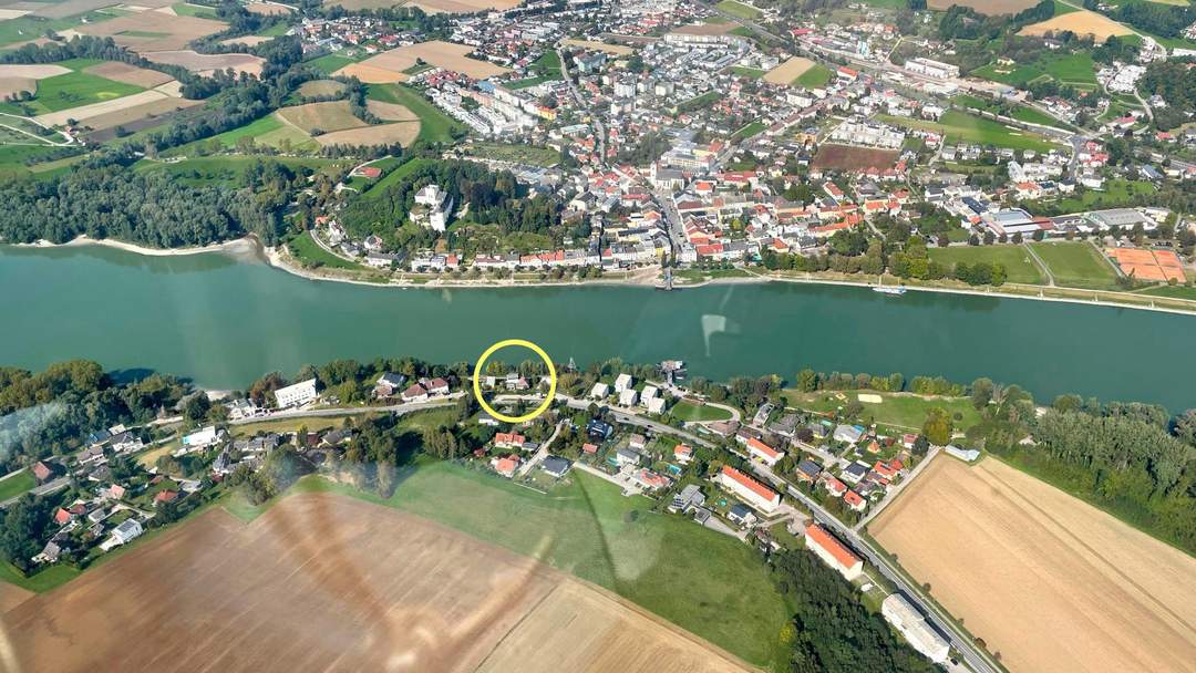 Exklusives Baugrundstück an der Donau mit fertigem Einfamilienhaus-Projekt