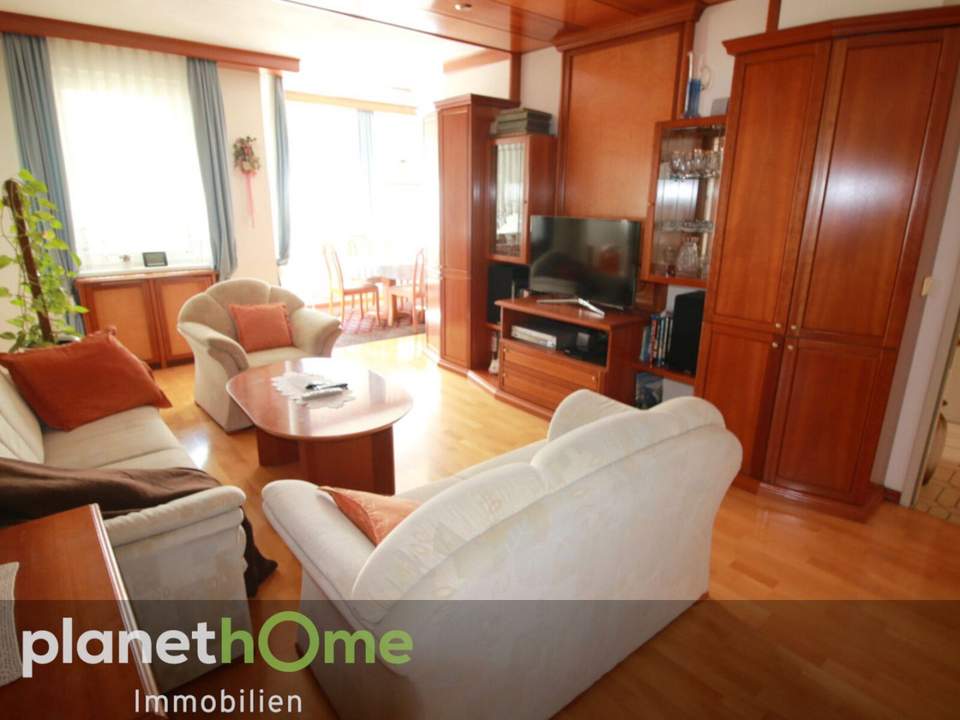 4-Zimmerwohnung, großer Gemeinschaftsgarten, 2 Garagenplätze - was will man mehr!