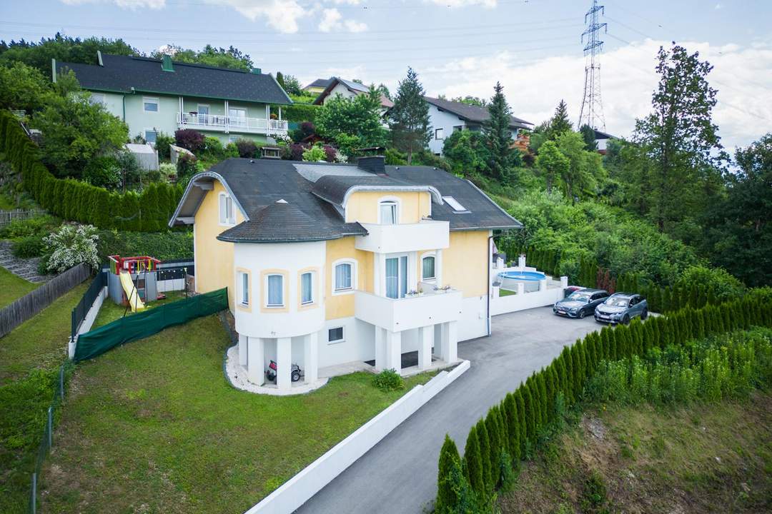 Großzügiges Domizil mit herrlicher Aussicht, ideal für große Familien