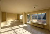 Eine helle, renovierungsbedürftige 3-Zimmer Dachgeschosswohnung &amp; PP // A bright, 3-room attic apartment in need of renovation &amp; parking //