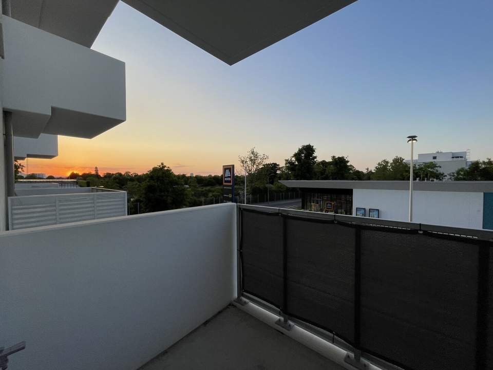 Ziegelhofstraße: Neuwertige Single-Wohnung mit Balkon beim Hirschstettner Badeteich!