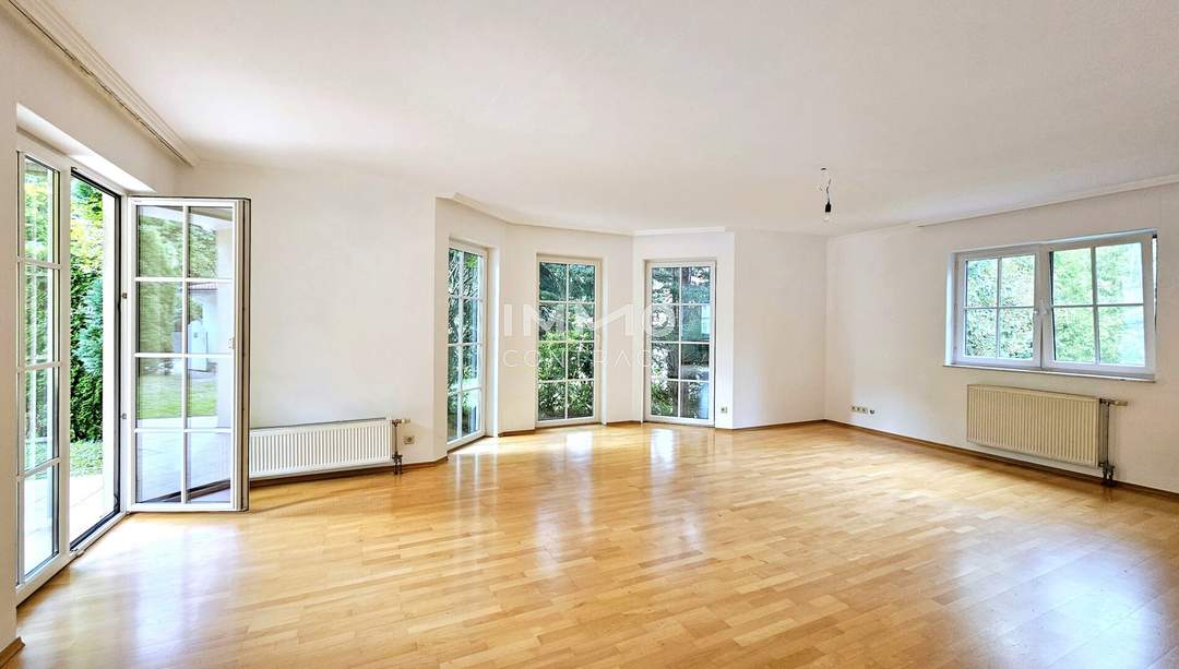 Lichtdurchflutetes, familienfreundliches Traumhaus: 4 Schlafzimmer, Pool, Sauna und Gartenidylle