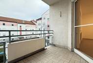 ERSTBEZUG NACH KOMPLETTSANIERUNG - MIT BALKON UND GARAGE