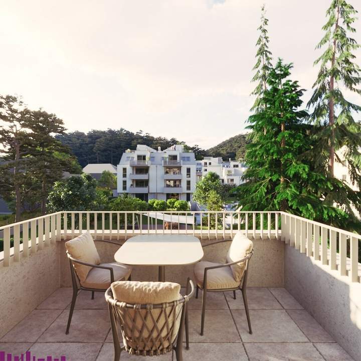 Abkühlen im hauseigenen Pool .... Ihre Traumwohnung mit Terrasse oder Garten und Fernblick Nähe Maurer Wald PROVISIONSFREI !!