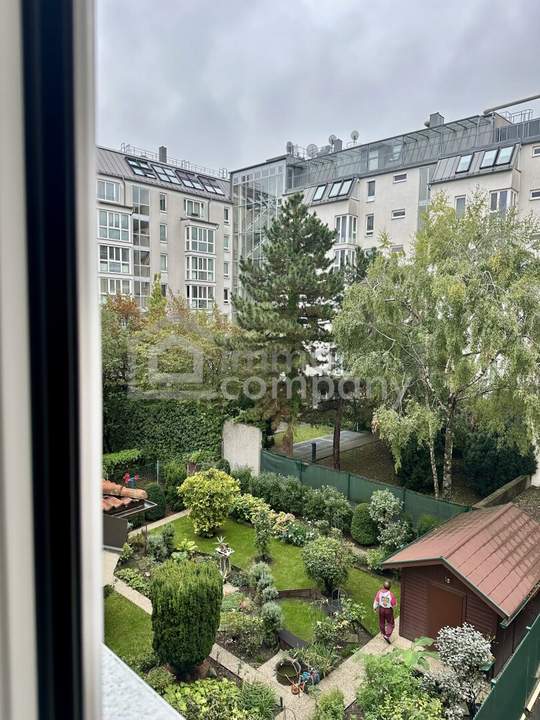 3-Zimmer-Wohnung mit Loggia in U-Bahn Nähe!