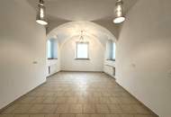 **Einzigartige Gewerbeimmobilie im historischen Gebäude, modern saniert, Top1, 243m² &amp; Top2, 221m², flexibel zusammenlegbar, großzügige Parkflächen**