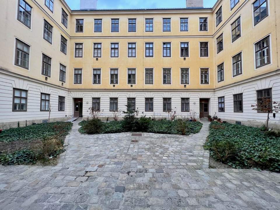 ++ GENIAL ++ Charmante ALTBAUWOHNUNG mit VIER Zimmern